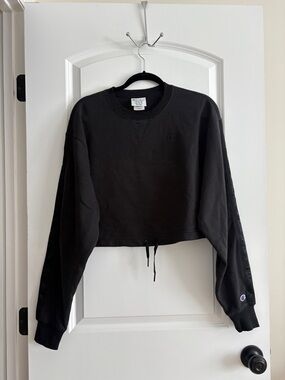 Champion Set - Black Cropped Crewneck Sweatshirt & Pants for Women